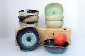 Apple bakers en grès ou plat pour pomme au four aux couleurs assorties, cuit pomme, Terr'Ame, atelier-boutique de céramique de Véronique Bélier, Trévoux, Ain