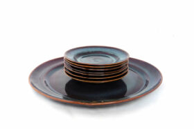Assiettes à dessert et plat à tarte bleuté, Terr'Ame, atelier-boutique de céramique de Véronique Bélier, Trévoux, Ain