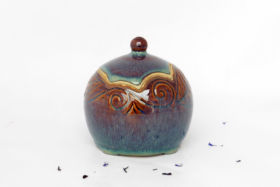 Boîte bleuté en poterie, gravée et découpée, Terr'Ame, atelier-boutique de céramique de Véronique Bélier, Trévoux, Ain