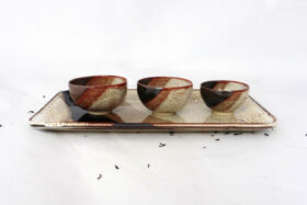 Petit plat à cake brun moucheté et coupelles, cours de poterie, Terr'Ame, atelier-boutique de céramique de Véronique Bélier, Trévoux, Ain