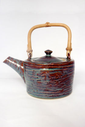 Théière texturée bleuté, Terr'Ame, atelier-boutique de céramique de Véronique Bélier, Trévoux, Ain