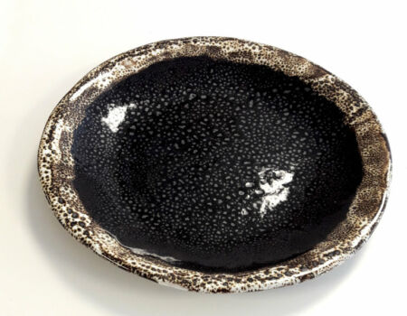 Assiette Assiette brun moucheté, stage de poterie, Terr'Ame, atelier-boutique de céramique de Véronique Bélier, Trévoux, Ain