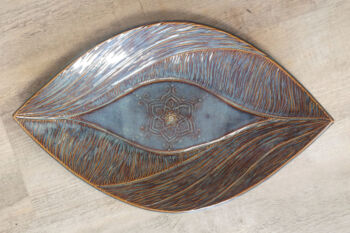 Barque gravée Barque gravée brun bleuté mandala spiritualité céramique poterie Terr'Ame Véronique Belier Trévoux