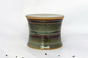 Beurrier à eau cintré brun vert Beurrier à eau cintré, émail brun vert, Terr'Ame, atelier-boutique de céramique de Véronique Bélier, Trévoux, Ain