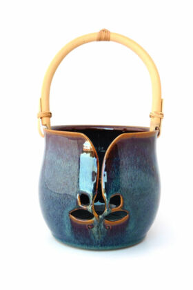Bol à laine bleuté, découpe lotus, yarn bowl, Terr'Ame, atelier-boutique de céramique de Véronique Bélier, Trévoux, Ain