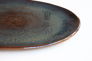 Grand plat aux envolées_détail Grand plat aux envolés en céramique, Véronique Bélier, Terr'Ame,Trévoux