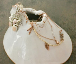 Porte bijoux Support à bijoux blanc, cours de poterie, Terr'Ame, atelier-boutique de céramique de Véronique Bélier, Trévoux, Ain