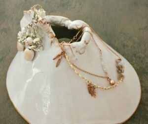 Support à bijoux blanc, cours de poterie, Terr'Ame, atelier-boutique de céramique de Véronique Bélier, Trévoux, Ain