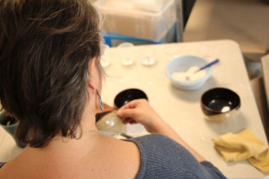 Pièce sortie du four de potier, atelier-boutique de céramique de Véronique Bélier, Trévoux, Ain