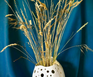 Vase ajouré blanc en grès, Tr''Ame, atelier de céramique Véronique Bélier, Trévoux, Ain