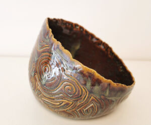 Pot gravé cours de poterie céramique modelage Terr'Ame Véronique Belier Trévoux Ain
