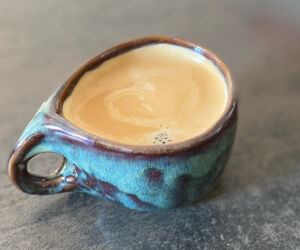 Tasse à café poterie céramique modelage Terr'Ame Véronique Belier Trévoux Ain