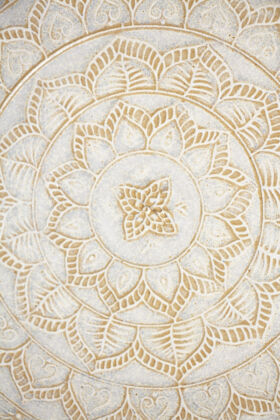 Détail gravure mandala céramique poterie Terr'Ame Véronique Belier Trévoux
