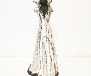 Femme au manteau Femme au manteau cours modelage céramique poterie Terr'Ame Véronique Belier Trévoux